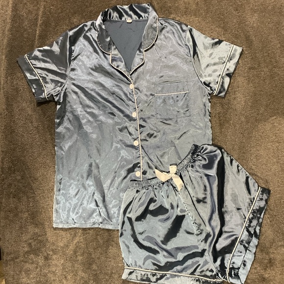 LOT of women’s satin pajamas sets size small - Picture 4 of 4